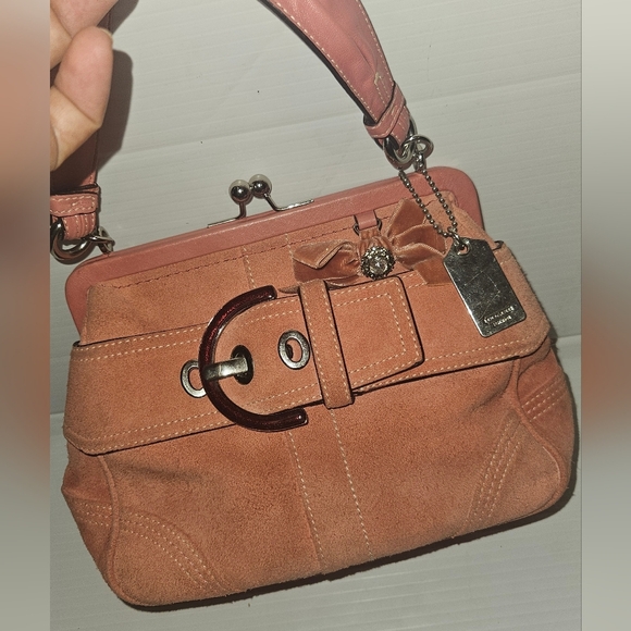 Rare Vintage Y2K COACH Pink Suede Kiss Lock Mini Crossbody Bag – Limited Edition - Picture 4 of 17